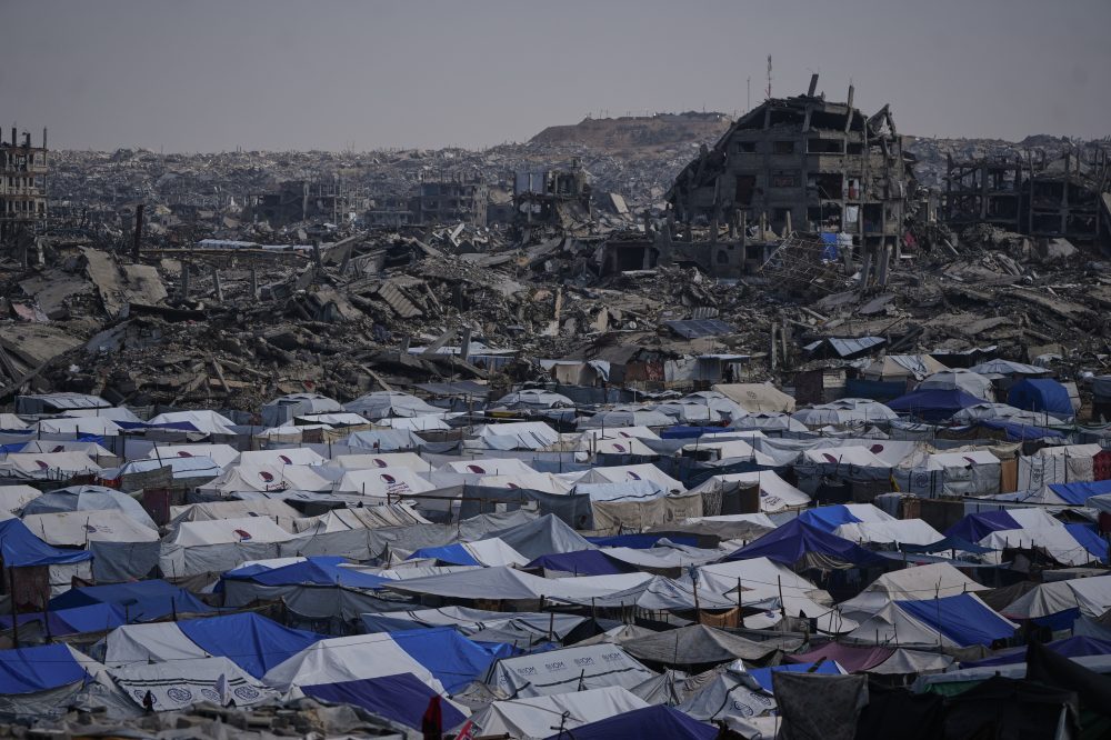 Qatari leader says the Gaza ceasefire is at a critical moment