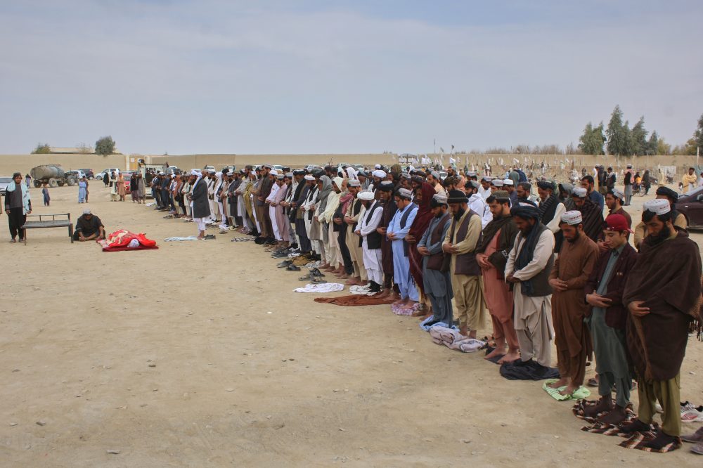 Overnight exchange of fire along the Afghan-Pakistan border kills 5 and wounds 8, officials say