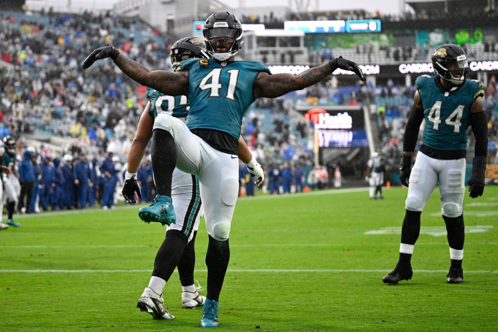 Daniel Jones hurt in Jaguars’ 11th consecutive home win against the Colts, 36-19