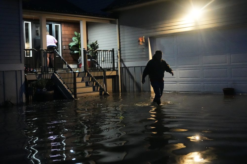 Photos: Arctic air blast hits northern US; Pacific Northwest waterlogged