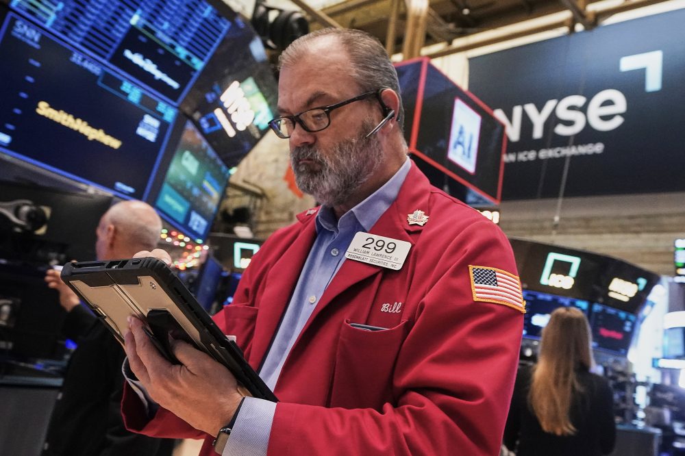 Asian shares slip after Wall Street logs its worst day in 3 weeks