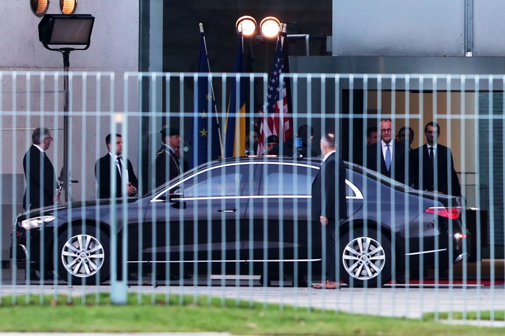 European leaders expected to cement support for Ukraine amid Washington pressure to accept deal