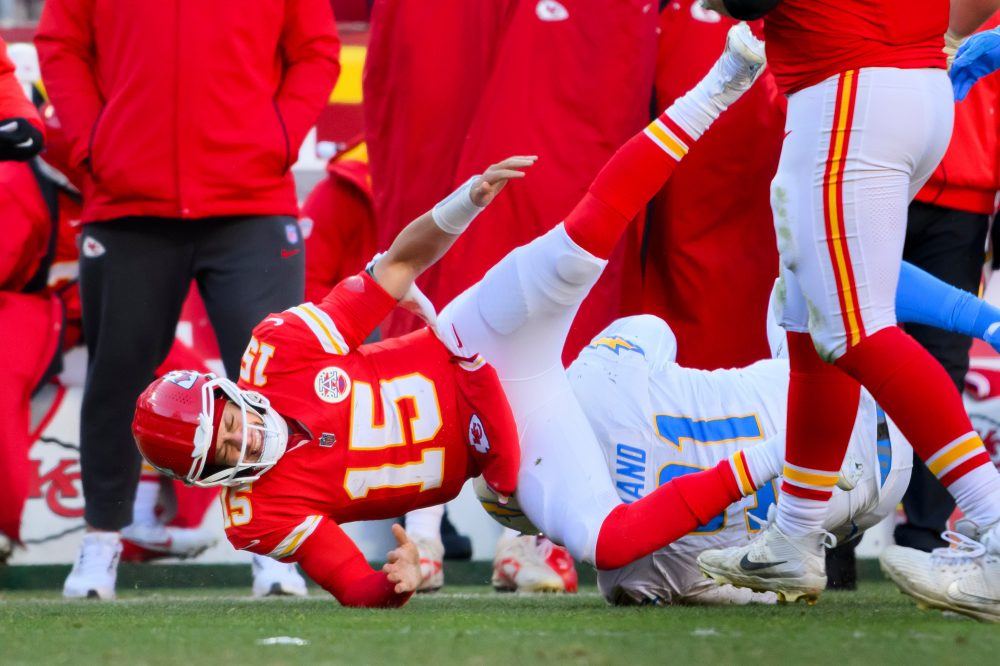 Chiefs quarterback Patrick Mahomes to get second opinion on torn ACL before having surgery