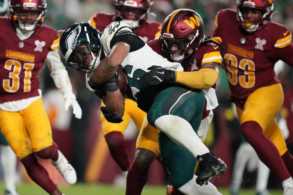 3 players are ejected after a brawl late in the Eagles’ game against the Commanders