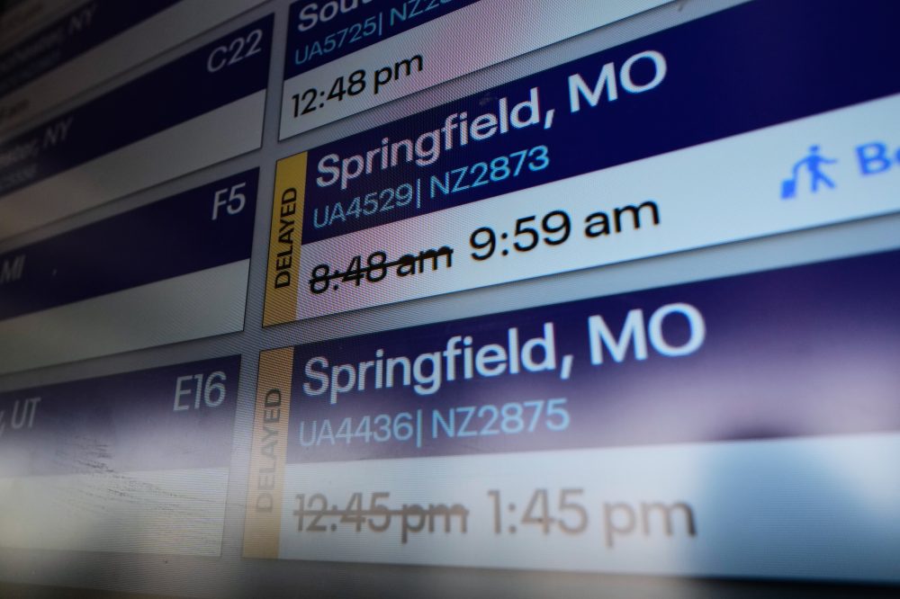 Winter storm snarls U.S. holiday travel across Northeast, Great Lakes