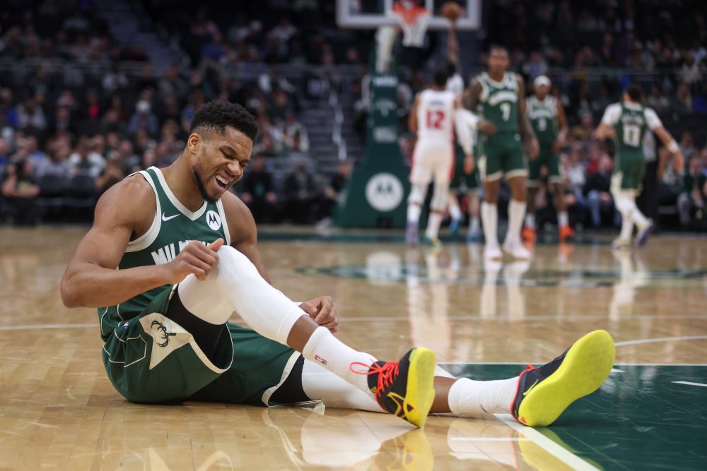 Bucks list Antetokounmpo as questionable for Saturday’s game as he nears return from calf strain