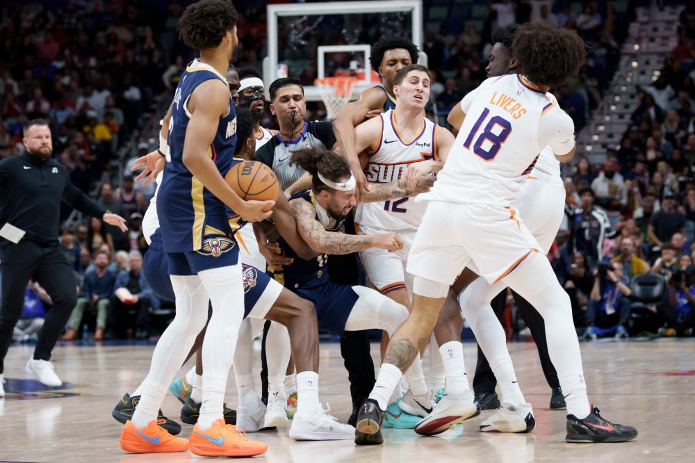 NBA suspends Alvarado and Williams for fight during Pelicans-Suns game