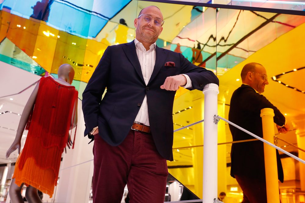 Saks CEO steps down as luxury retailer struggles under heavy debt load