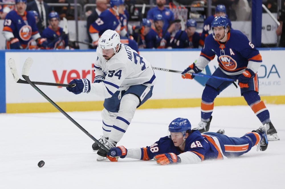Matthews passes Mats Sundin to set Maple Leafs’ franchise record with his 421st career goal