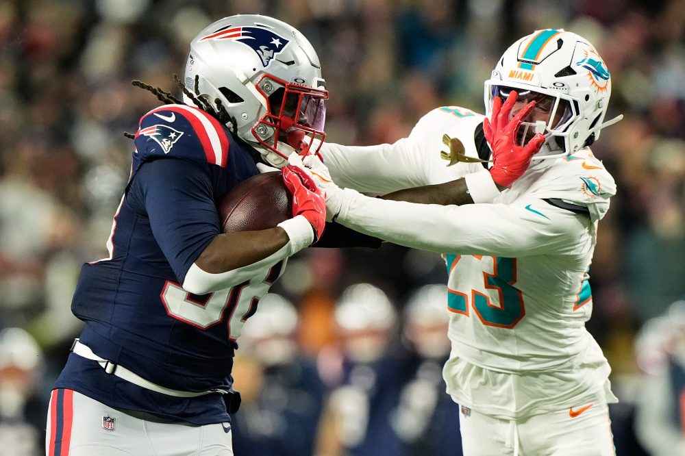 Rhamondre Stevenson scores 3 TDs and playoff-bound Patriots beat Dolphins 38-10