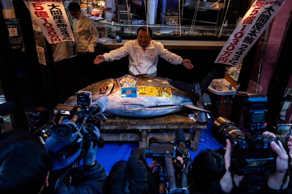 Photos show record-breaking $3.2M bluefin tuna sold at Tokyo’s first fish auction of 2026