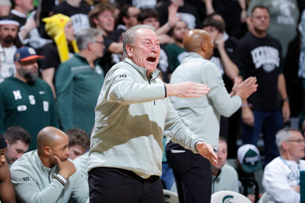 Former Spartans player Paul Davis ejected from game after criticizing officials from the stands
