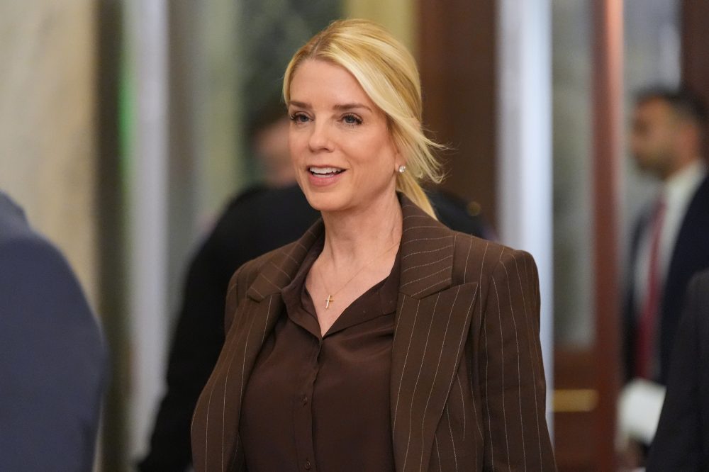 Federal prosecutors slam Mangione lawyers’ ‘meritless’ claims about Bondi’s lobbying ties