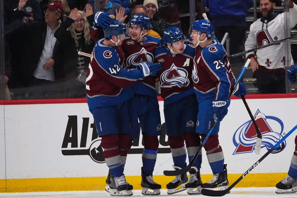 Avalanche run their home winning streak to 17 games, one away from matching franchise record