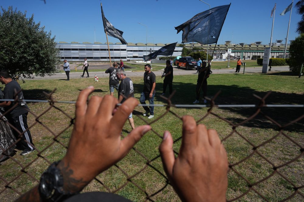 A nationwide union strike in Argentina tests its leader Milei’s flagship labor overhaul