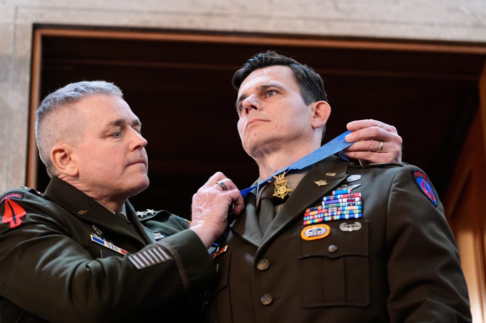 Army pilot wounded in Maduro raid gets Congressional Medal of Honor during Trump’s speech