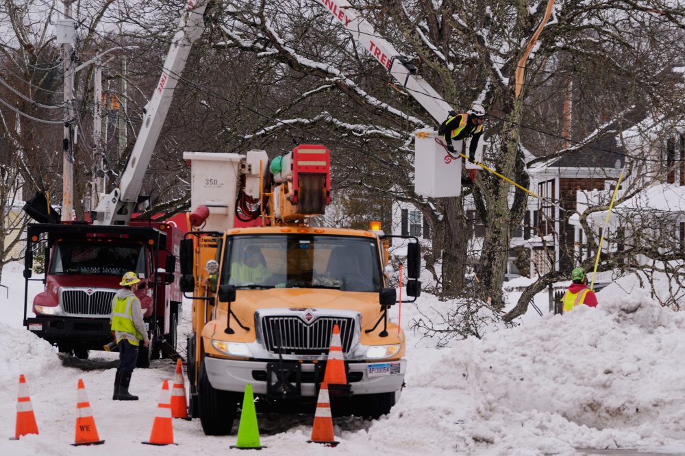 Power outages, piles of snow vexing parts of Northeast in snowstorm aftermath
