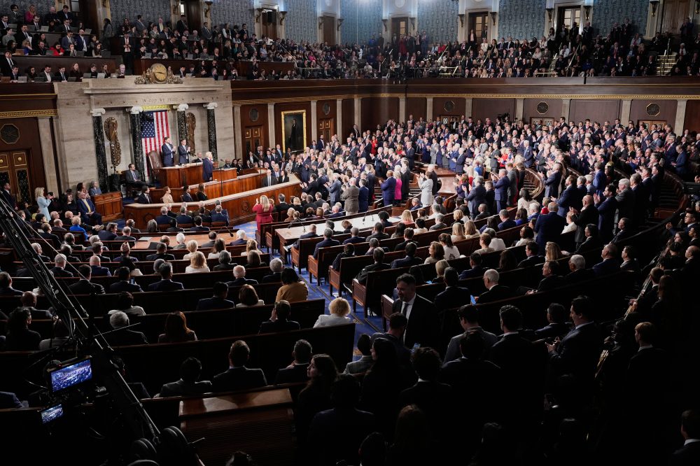 To sit or stand: Trump’s challenge to Democrats a key moment in State of the Union address