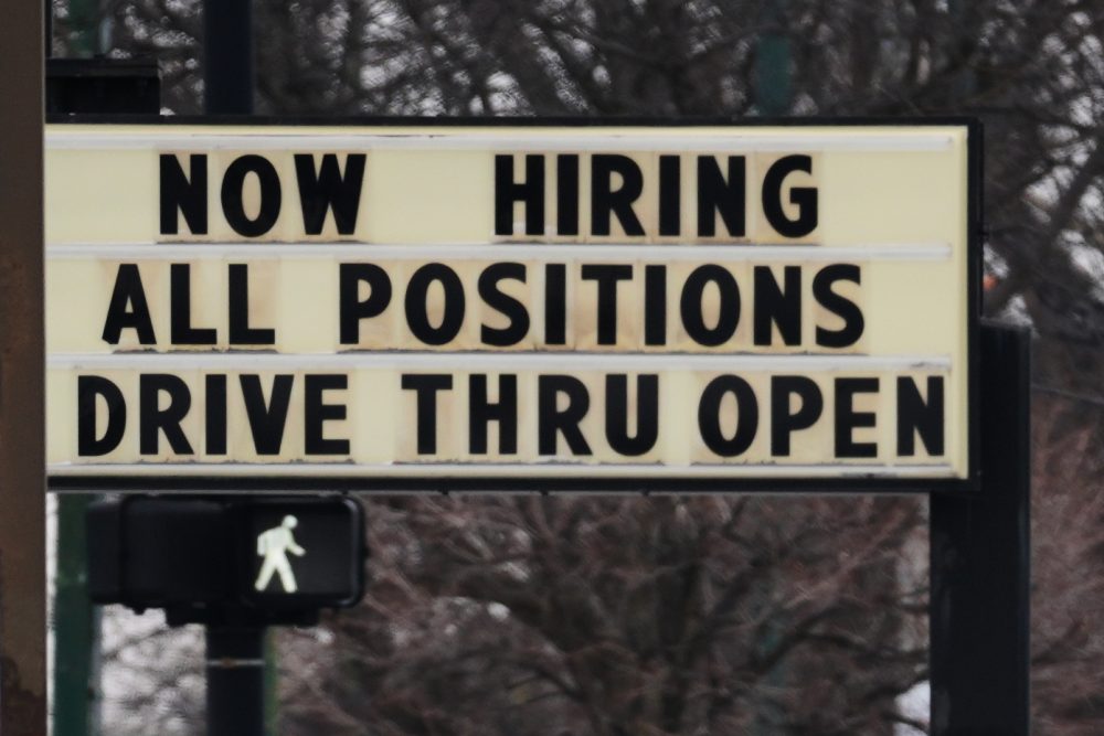 US jobless claims filings unchanged from previous week at 213,000 as layoffs remain low