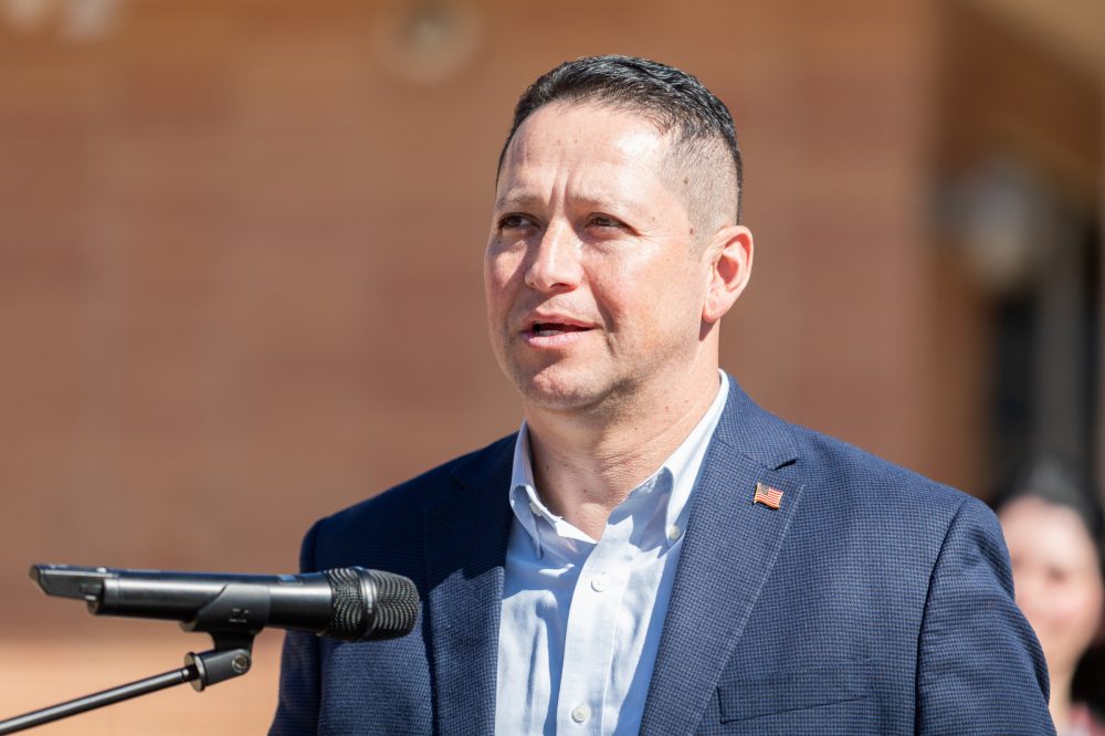 House Republican leaders urge Gonzales to end reelection bid after he admitted to affair with aide