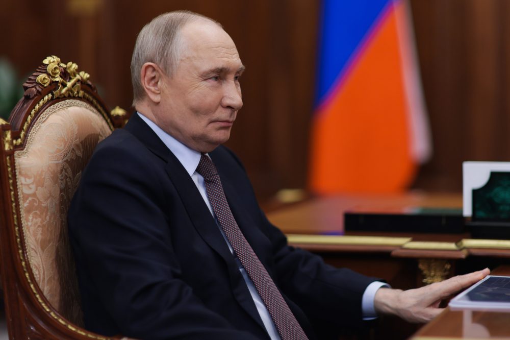 Russia has provided Iran with information that can help Tehran strike US military, AP sources say