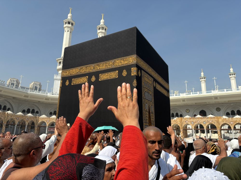 War in the Middle East ensnares many Muslim pilgrims in travel chaos
