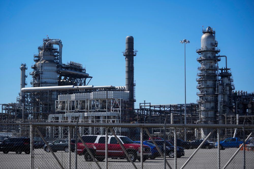 World leaders eye oil reserves, but so far hold off on tapping them