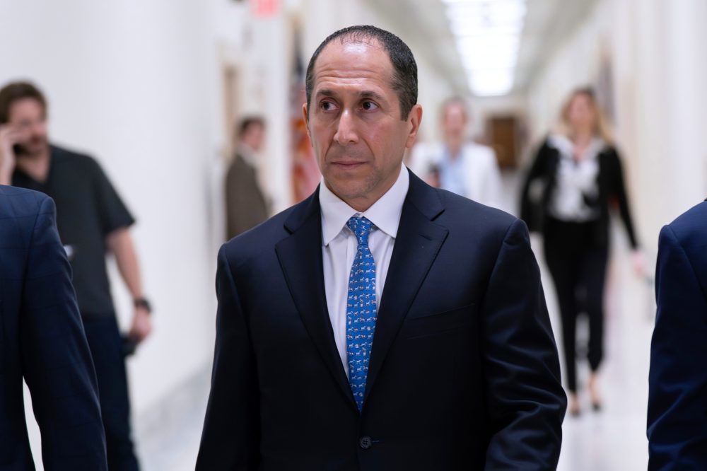 Epstein’s longtime accountant testifies on his wealth and business ties