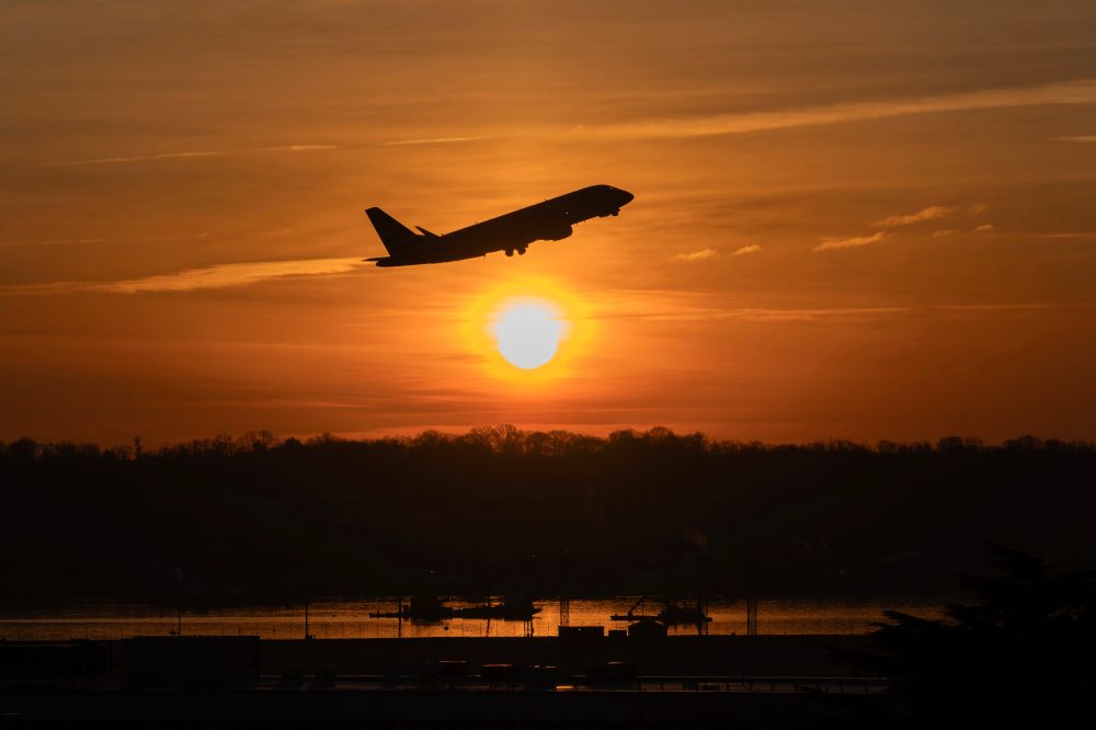 American Airlines and Google say AI helped airplanes reduce contrails that trap heat