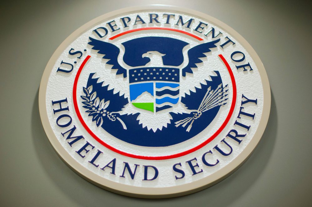 US appeals court sides with Trump administration on detaining immigrants without bond