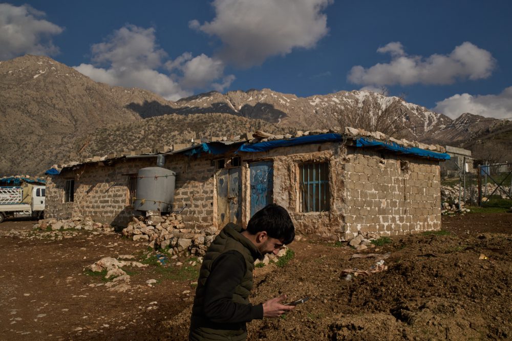 War disrupts life on the Iraq‑Iran border, isolating families and halting trade