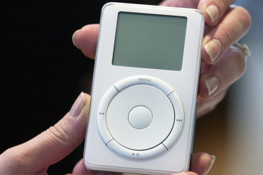 One Tech Tip: A new generation is reviving the iPod for distraction-free listening