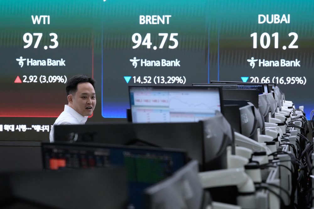 Oil prices rise again and Asian stocks retreat on the fragile Iran ceasefire