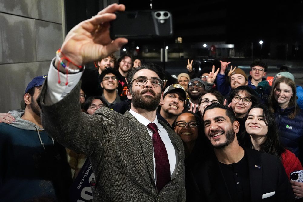 What one campaign rally in Michigan reveals about young voters ahead of the midterm elections