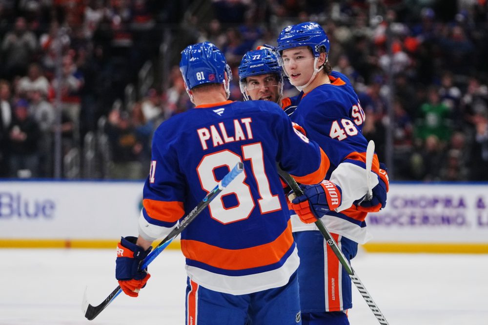 Islanders’ Matthew Schaefer ties Brian Leetch’s NHL record for goals by a rookie defenseman