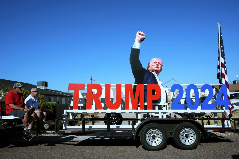 Photos show the ‘Build the Red Wall’ rally in Arizona, headlined by Trump