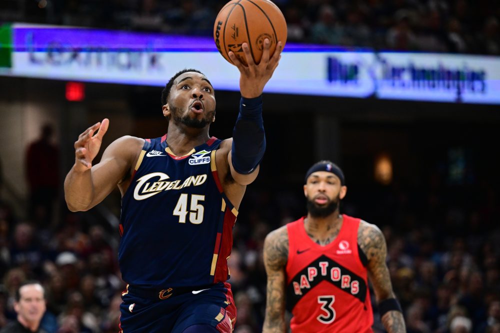 Cavaliers’ Mitchell extends NBA-record streak of 30-point games to 9 in series openers