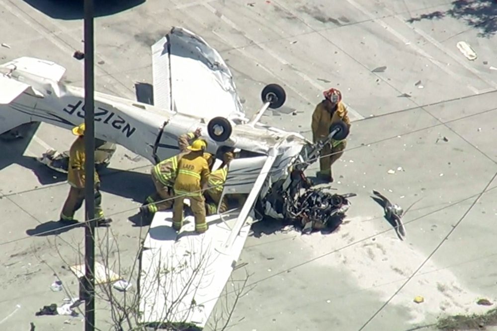 Small plane crashes in parking lot of Los Angeles auto store