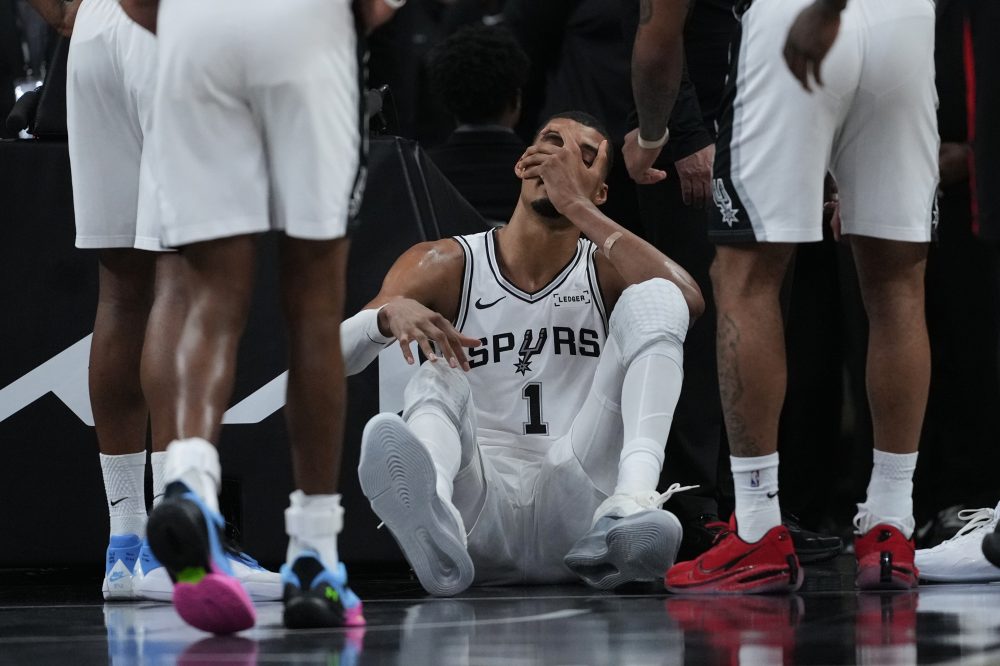 Victor Wembanyama exits after falling face-first to court and enters the NBA’s concussion protocol