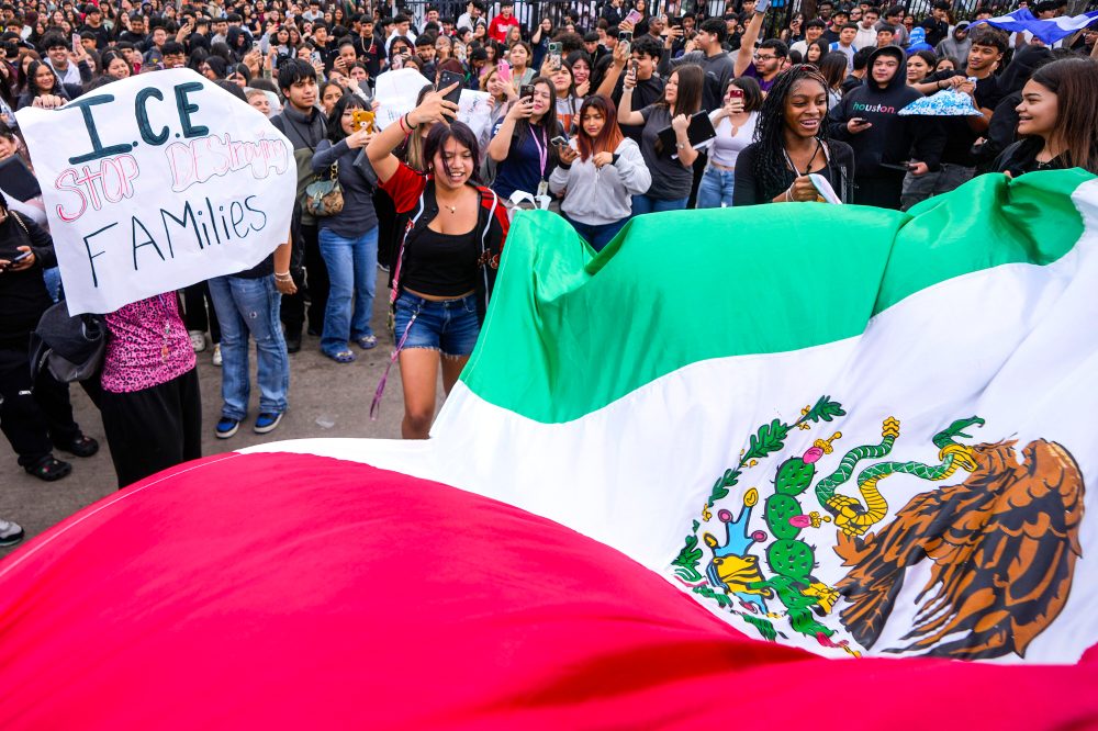 Houston changes ordinance limiting cooperation with ICE after pressure from governor