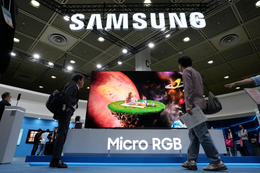 Samsung workers rally in South Korea, demanding higher pay and threatening to strike