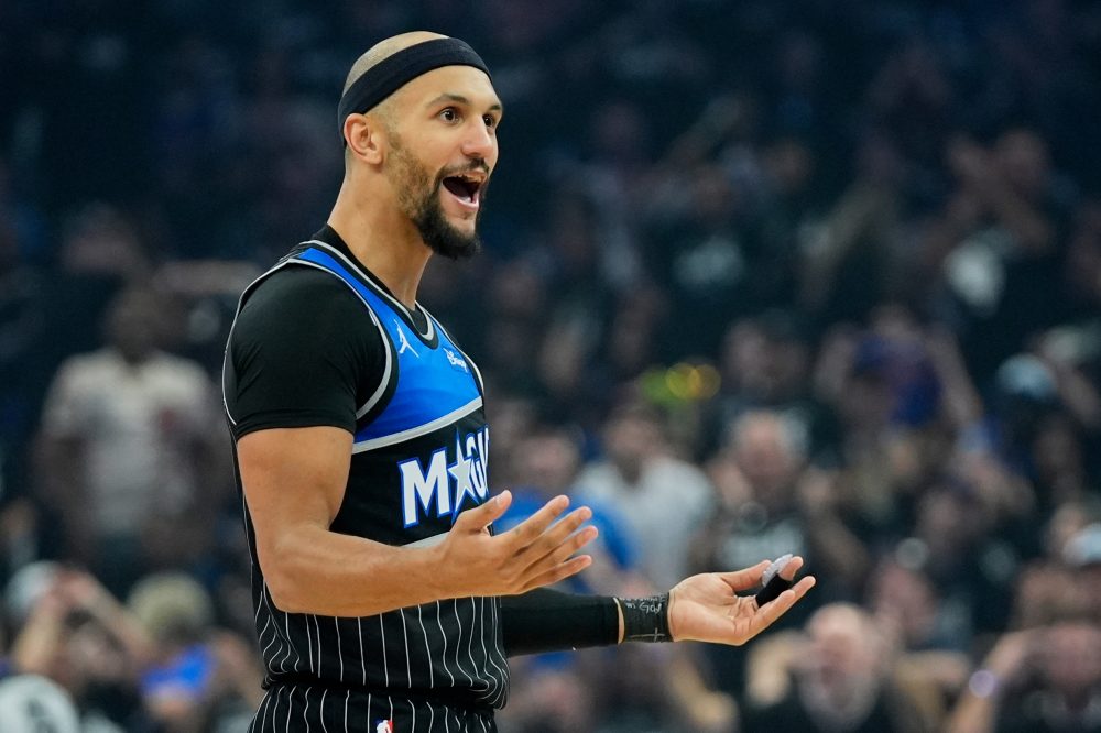 Magic, tested all season, find a way in final moments to beat Pistons for 2-1 series lead