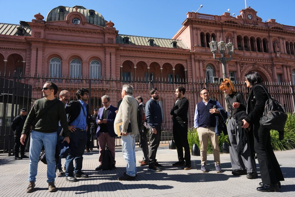 Argentina’s leader bars journalists from government HQ, raising concerns about press freedom