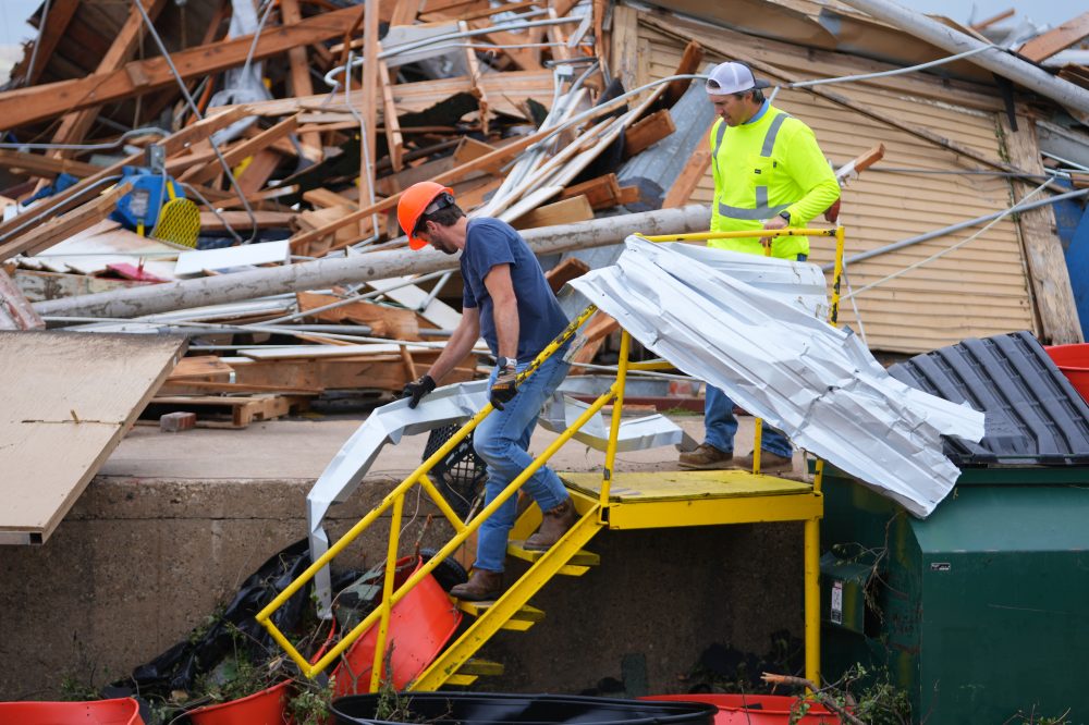 Texas tornado leaves 5 injured, buildings collapsed and homes without roofs