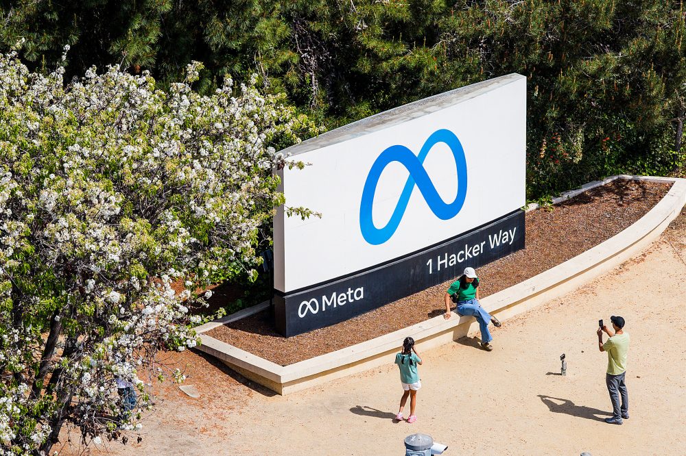 Meta beats revenue expectations, boosts capital spending forecast for 2026