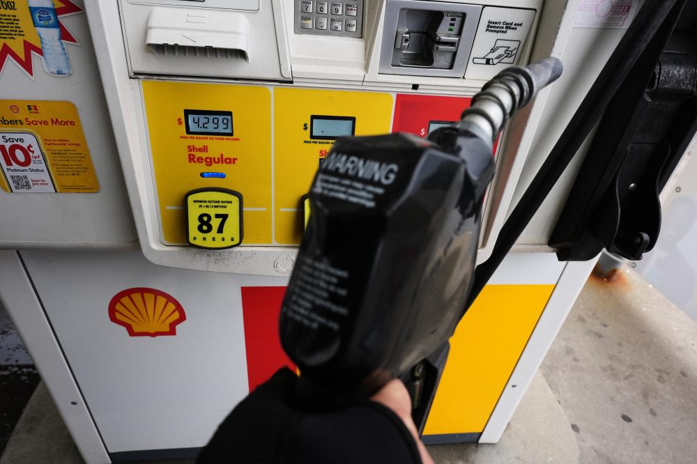 Brent crude tops $125 a barrel on Iran war worries, while world stocks retreat