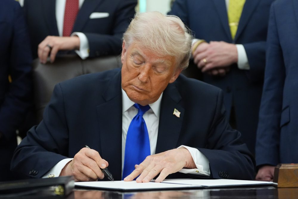 Trump says he’ll place 25% tariff on autos from EU, accusing bloc of not complying with trade deal