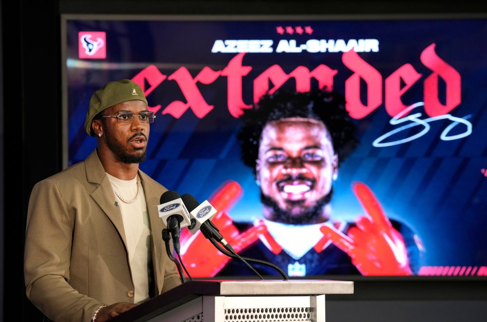 Texans sign Pro Bowl LB Azeez Al-Shaair to 3-year extension that’ll keep him in Houston through 2029