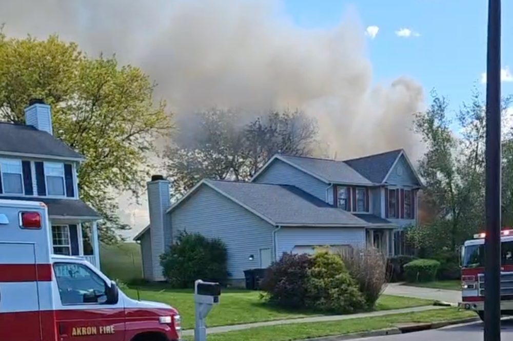 2 people found dead inside a plane that crashed into an Ohio home