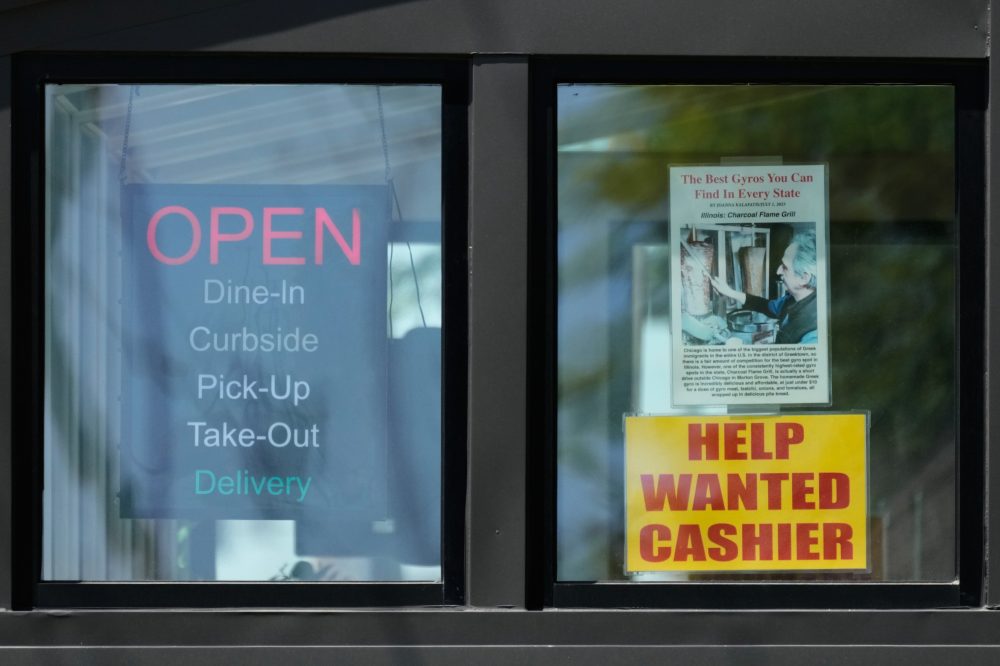 US jobless claims rise to 215,000 but layoffs remain low despite Iran war uncertainty